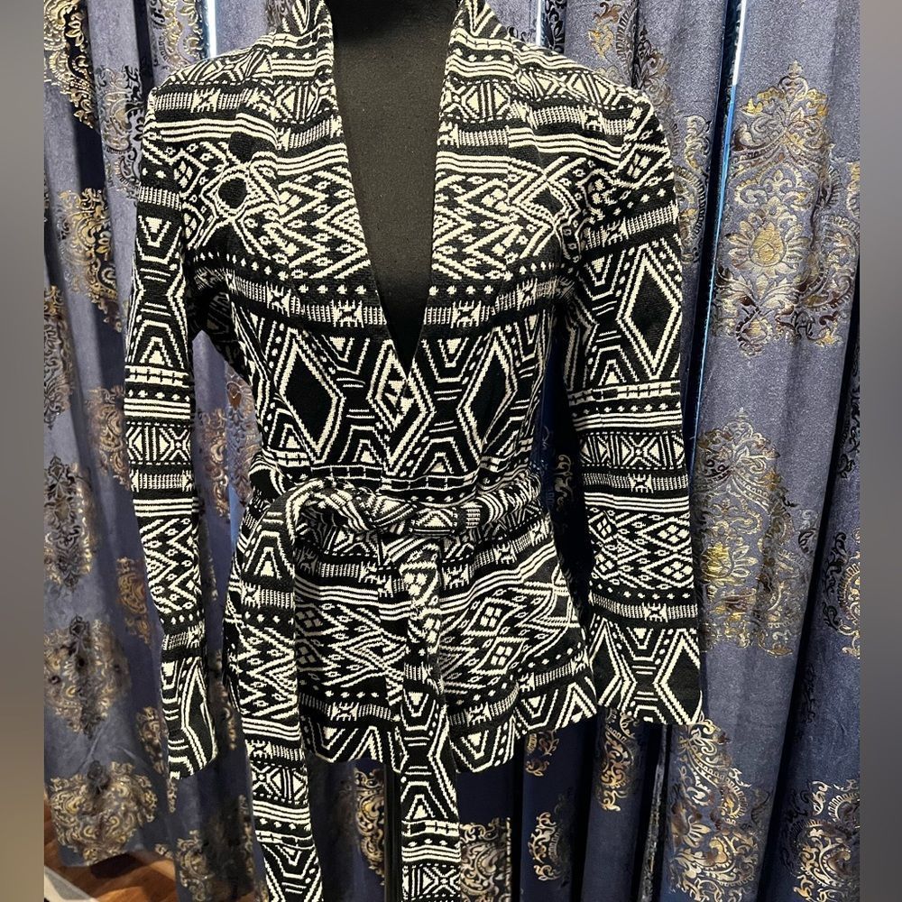 STYLISH  H&M BELTED BLAZER/JACKET SIZE 8!!
